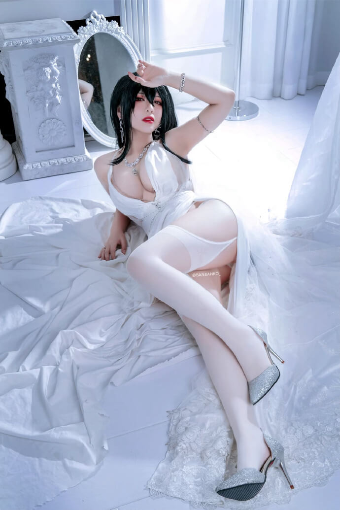 碧蓝航线大凤花嫁cos(大凤婚纱潮风的吸引)