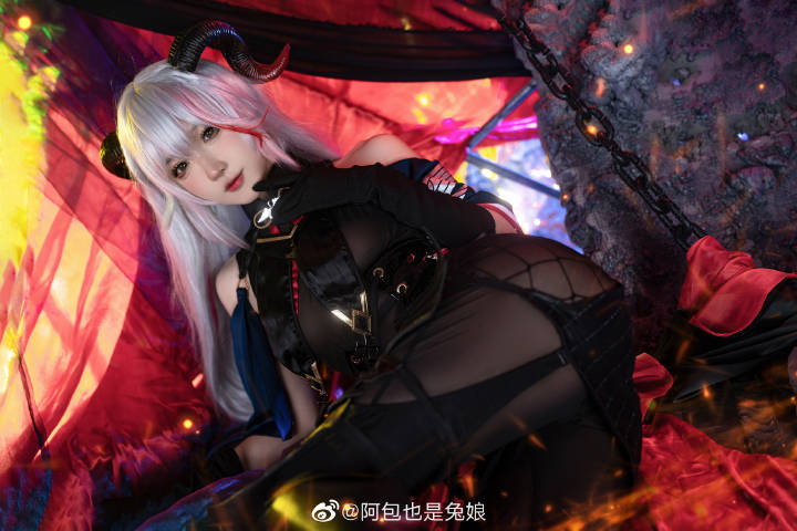 《碧蓝航线》埃吉尔cosplay,“指挥官,想要我为你驱使海浪吗?