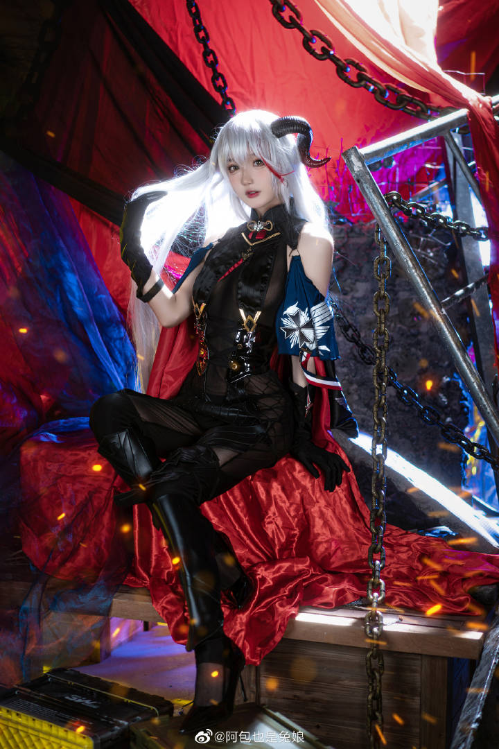 《碧蓝航线》埃吉尔cosplay,“指挥官,想要我为你驱使海浪吗?