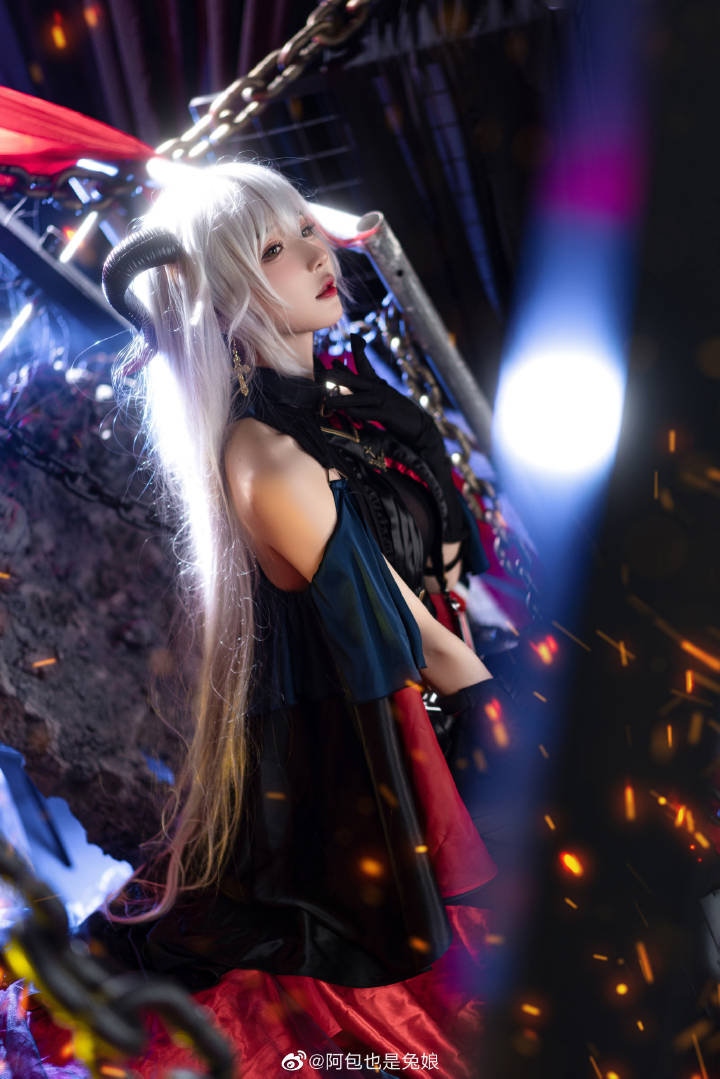 《碧蓝航线》埃吉尔cosplay,“指挥官,想要我为你驱使海浪吗?