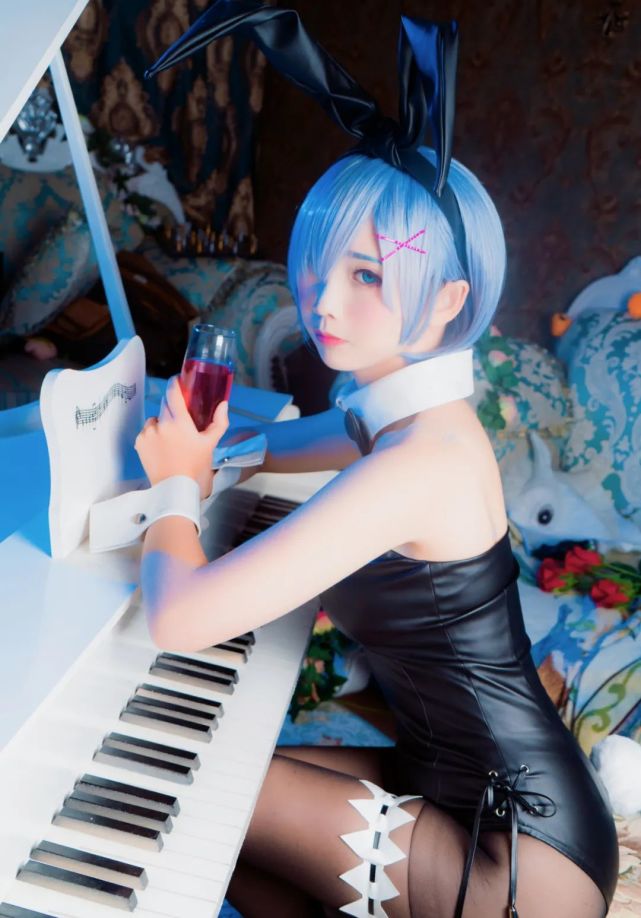 二次元Cosplay欣赏 - 从零开始·蕾姆·钢琴兔女郎cos