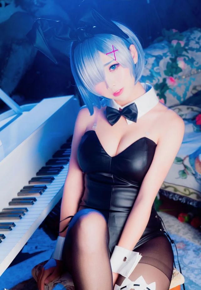 二次元Cosplay欣赏 - 从零开始·蕾姆·钢琴兔女郎cos