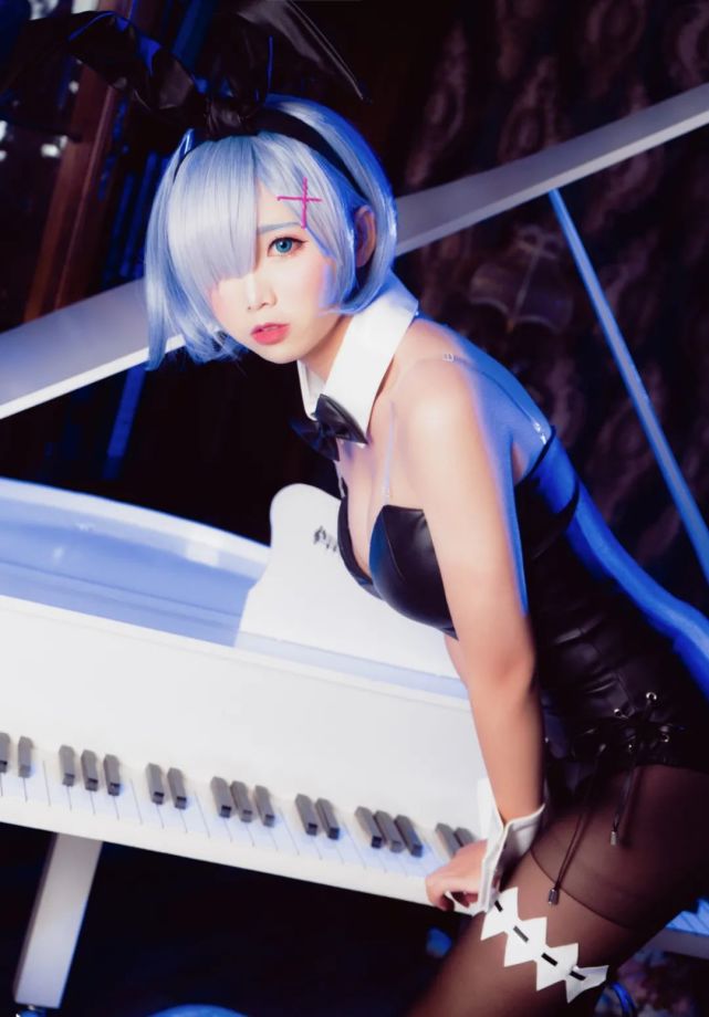 二次元Cosplay欣赏 - 从零开始·蕾姆·钢琴兔女郎cos