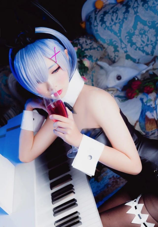 二次元Cosplay欣赏 - 从零开始·蕾姆·钢琴兔女郎cos