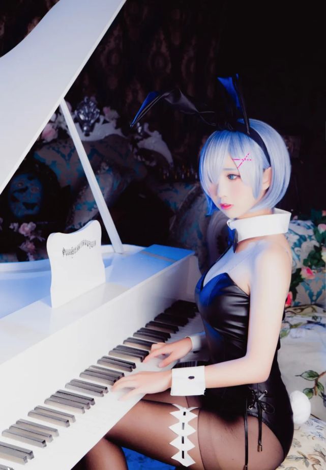 二次元Cosplay欣赏 - 从零开始·蕾姆·钢琴兔女郎cos