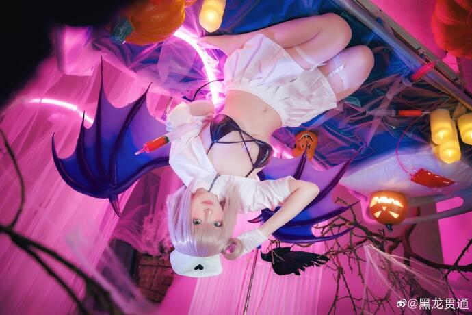 游戏《碧蓝航线》曼彻斯特的白衣“恶魔”的狂欢夜cosplay