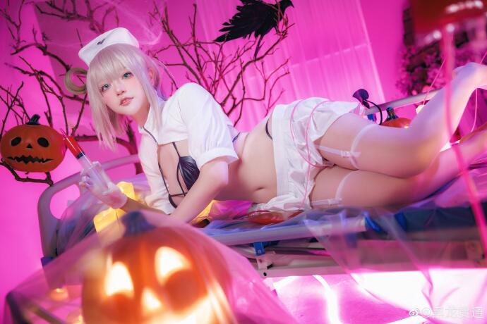 游戏《碧蓝航线》曼彻斯特的白衣“恶魔”的狂欢夜cosplay