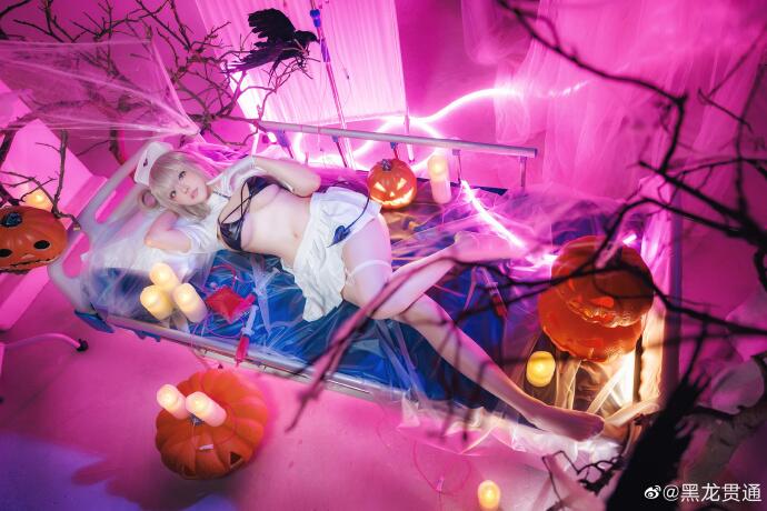 游戏《碧蓝航线》曼彻斯特的白衣“恶魔”的狂欢夜cosplay