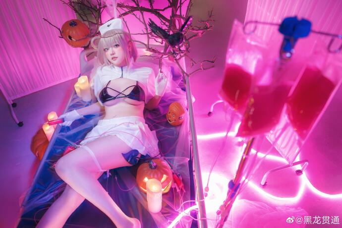游戏《碧蓝航线》曼彻斯特的白衣“恶魔”的狂欢夜cosplay