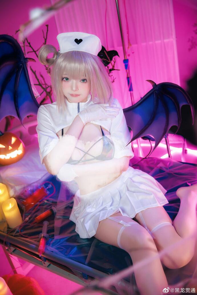 游戏《碧蓝航线》曼彻斯特的白衣“恶魔”的狂欢夜cosplay