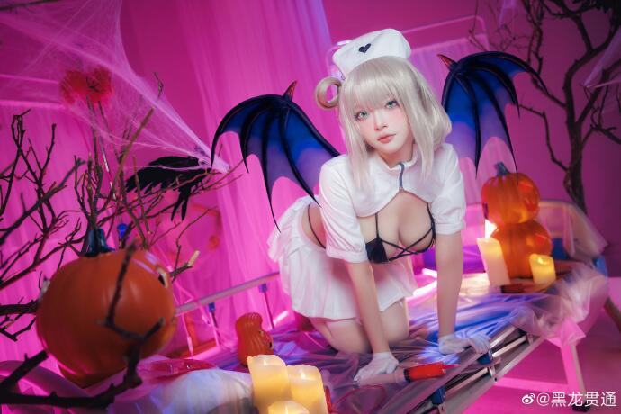 游戏《碧蓝航线》曼彻斯特的白衣“恶魔”的狂欢夜cosplay