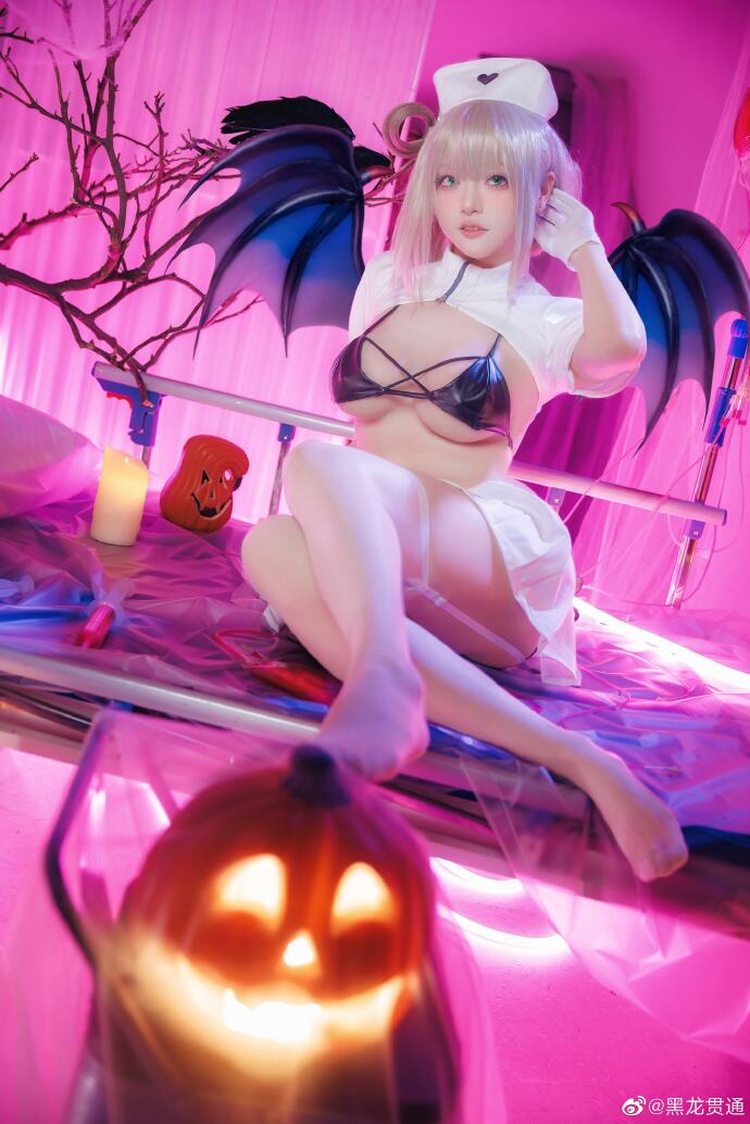 游戏《碧蓝航线》曼彻斯特的白衣“恶魔”的狂欢夜cosplay