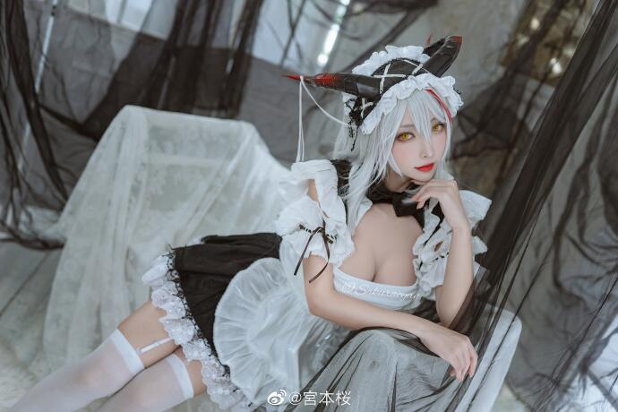 游戏《碧蓝航线》埃吉尔港区的龙女仆cosplay