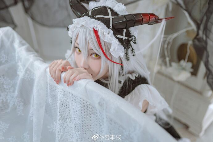 游戏《碧蓝航线》埃吉尔港区的龙女仆cosplay