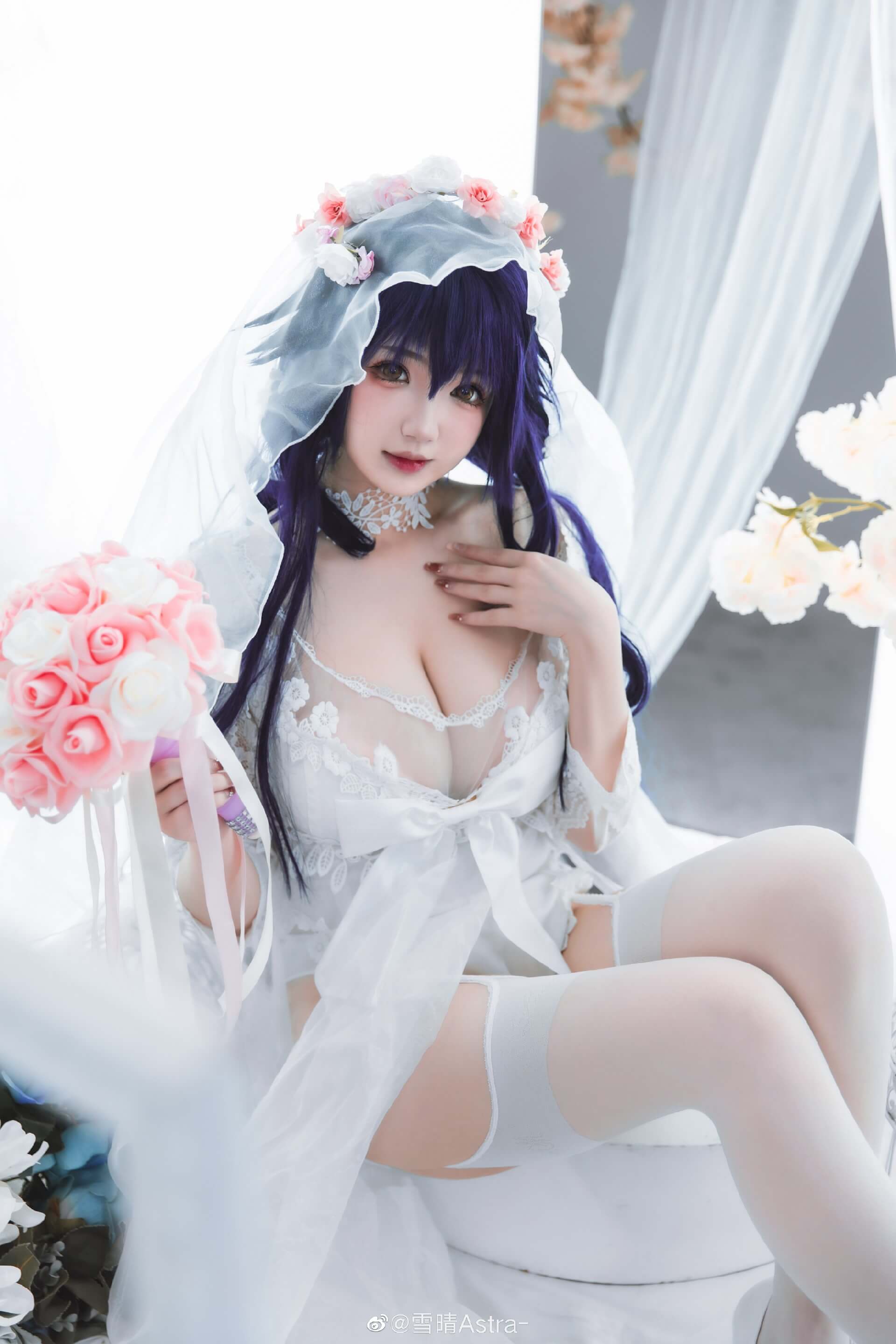 碧蓝航线吾妻婚纱cosplay：优雅中展现绝美性感与可爱