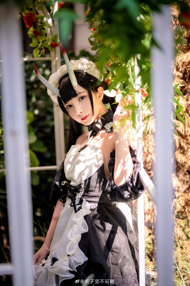 游戏《碧蓝航线》能代女仆装cosplay