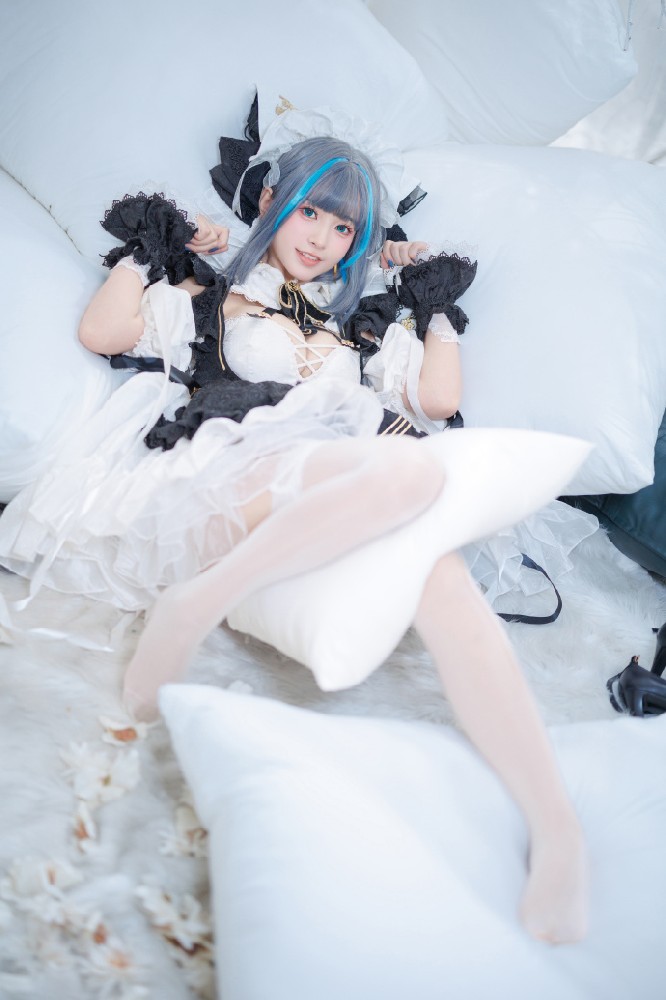 碧蓝航线玛莉萝丝与柴郡白丝如雪糕cosplay