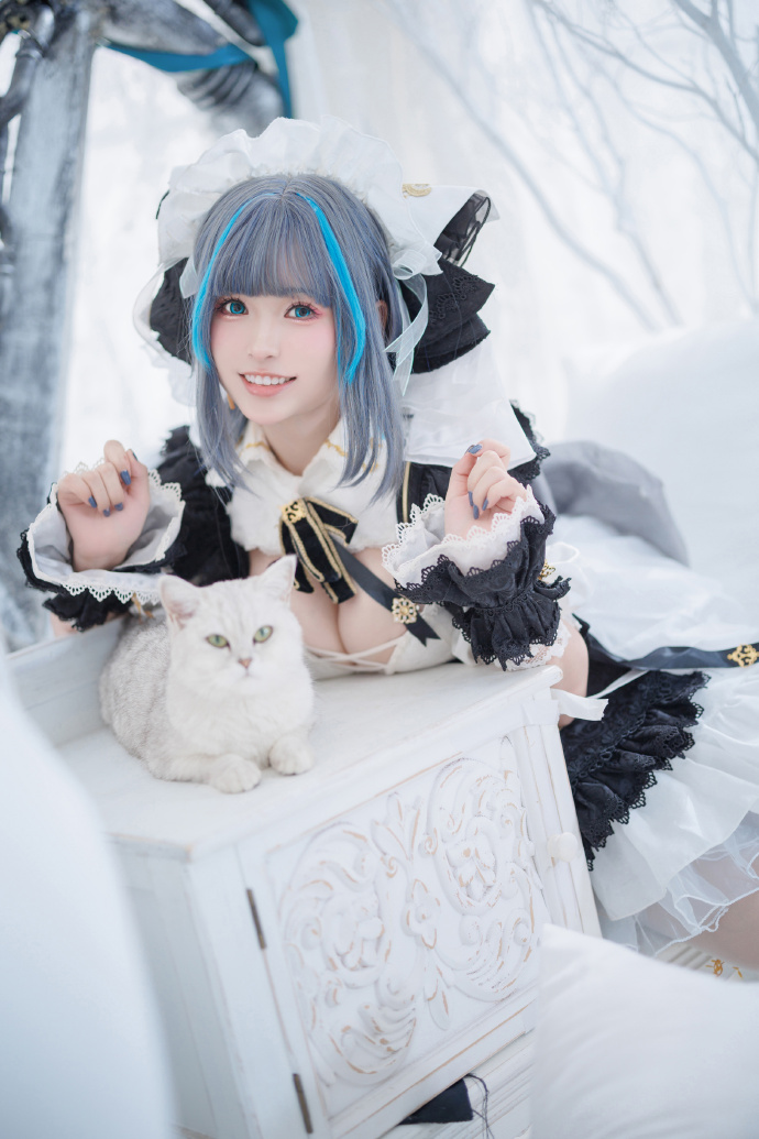 碧蓝航线玛莉萝丝与柴郡白丝如雪糕cosplay