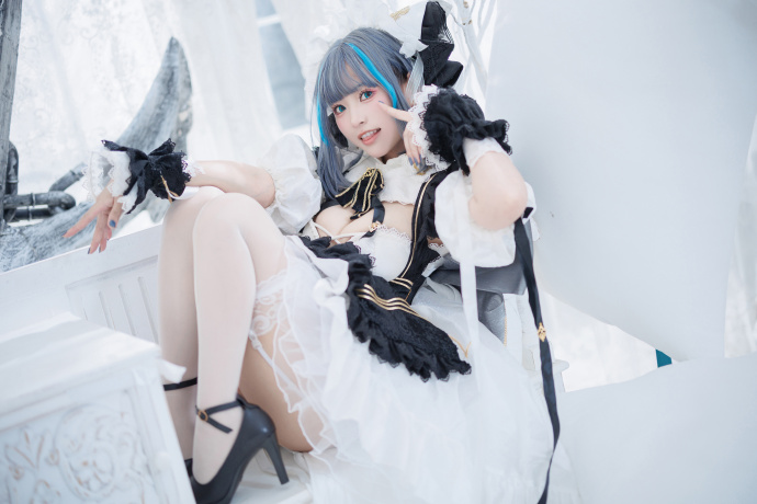 碧蓝航线玛莉萝丝与柴郡白丝如雪糕cosplay