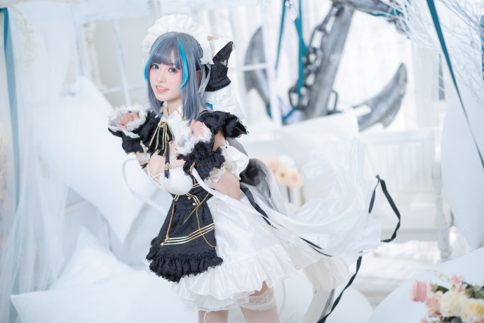 碧蓝航线玛莉萝丝与柴郡白丝如雪糕cosplay