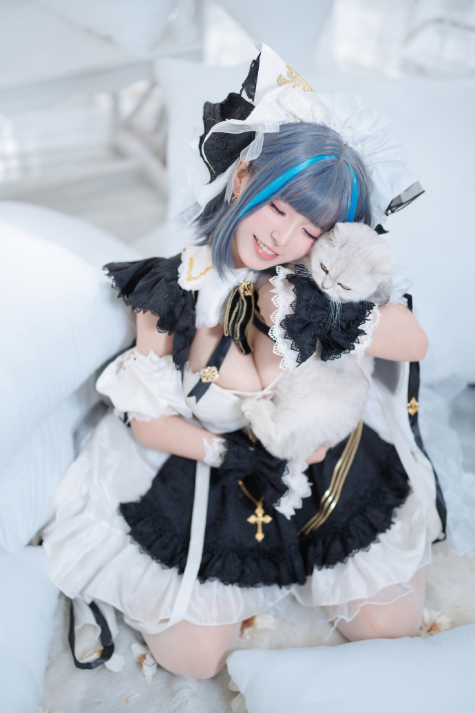 碧蓝航线玛莉萝丝与柴郡白丝如雪糕cosplay