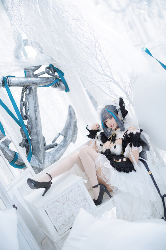 碧蓝航线玛莉萝丝与柴郡白丝如雪糕cosplay