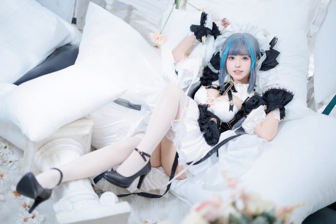 碧蓝航线玛莉萝丝与柴郡白丝如雪糕cosplay
