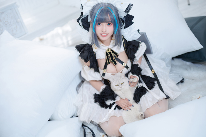 碧蓝航线玛莉萝丝与柴郡白丝如雪糕cosplay