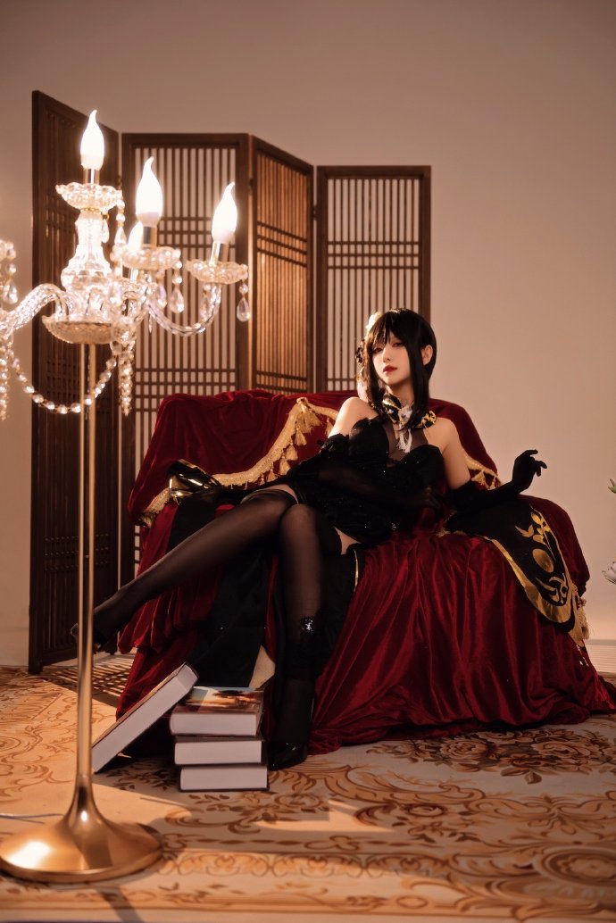 碧蓝航线镇海奇奢华苑cosplay