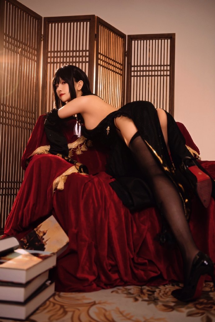 碧蓝航线镇海奇奢华苑cosplay