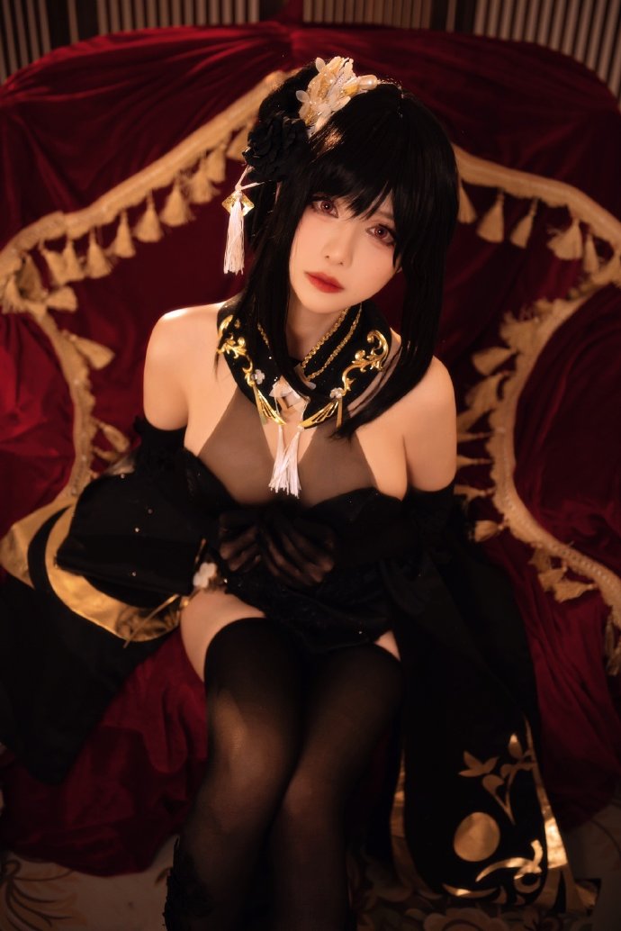 碧蓝航线镇海奇奢华苑cosplay