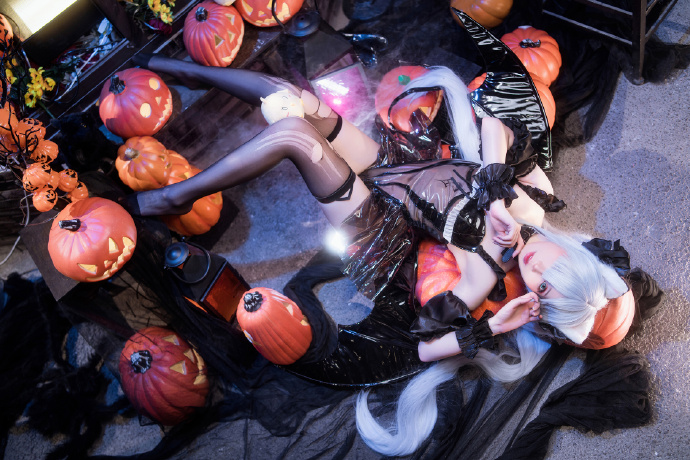 碧蓝航线雅努斯万圣喵喵惊悚夜cosplay