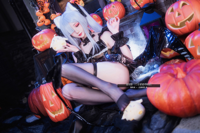 碧蓝航线雅努斯万圣喵喵惊悚夜cosplay