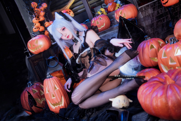 碧蓝航线雅努斯万圣喵喵惊悚夜cosplay