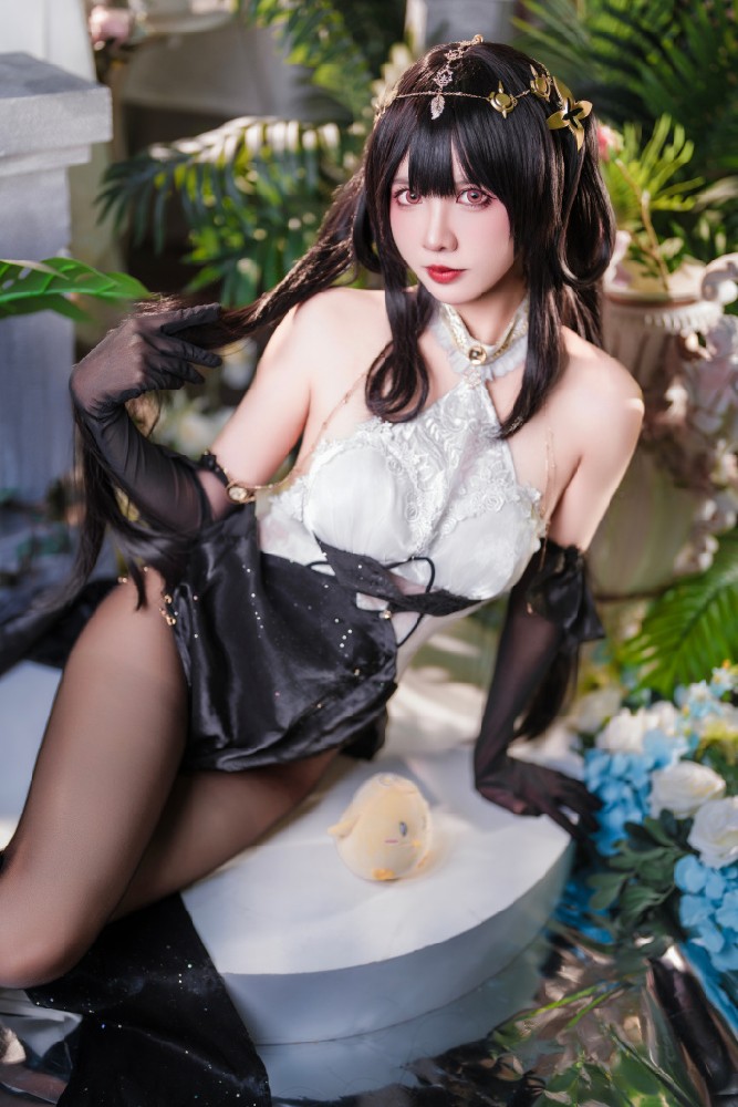 游戏《碧蓝航线》镇海换装潋滟水色cosplay