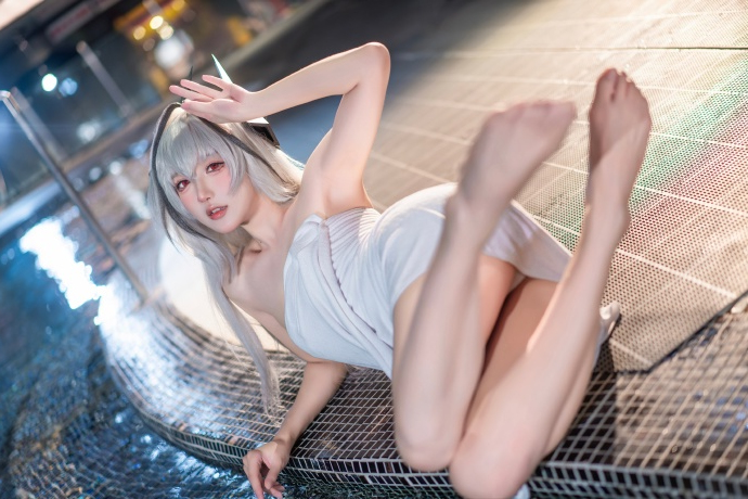 游戏《碧蓝航线》重巡洋舰—库尔斯克换装「雾中雪狼」cosplay-ACG宅月季