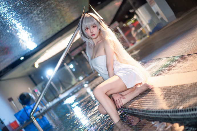 游戏《碧蓝航线》重巡洋舰—库尔斯克换装「雾中雪狼」cosplay-ACG宅月季