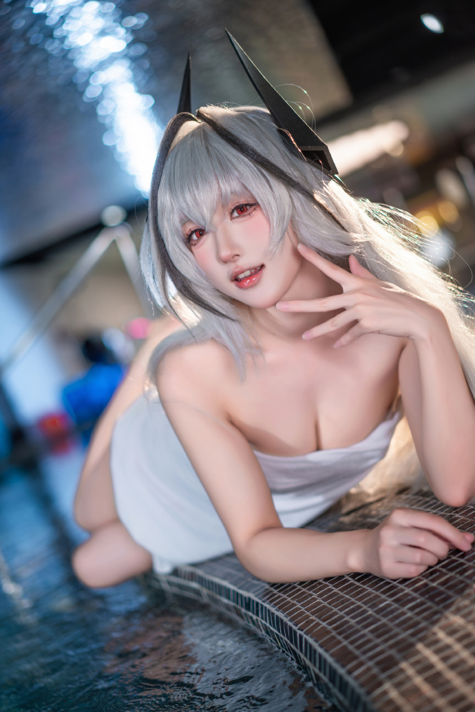 游戏《碧蓝航线》重巡洋舰—库尔斯克换装「雾中雪狼」cosplay-ACG宅月季