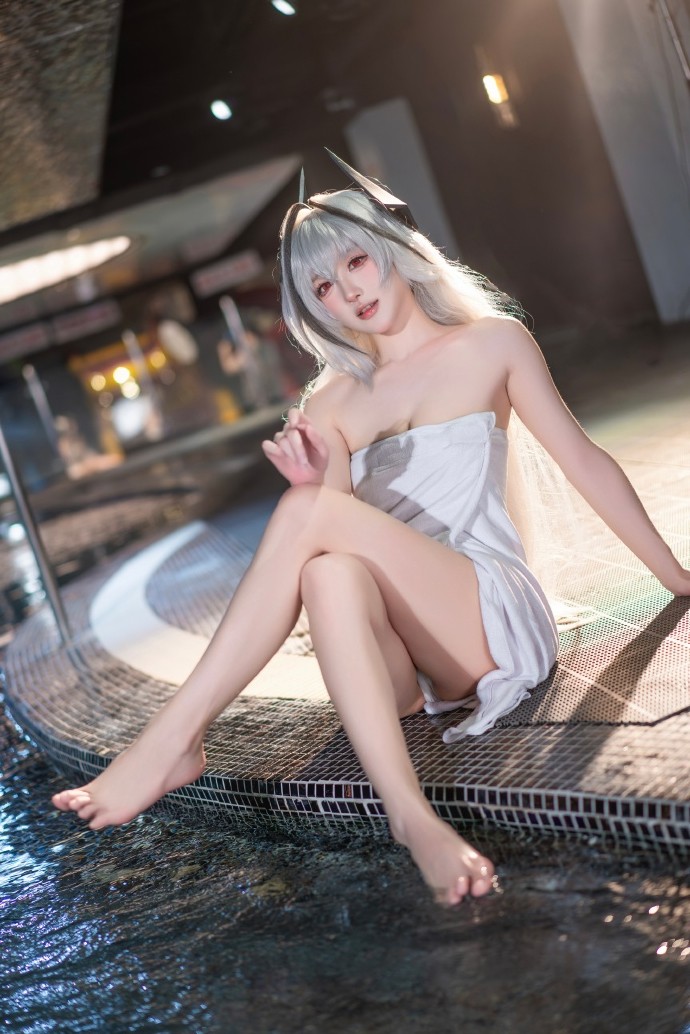 游戏《碧蓝航线》重巡洋舰—库尔斯克换装「雾中雪狼」cosplay-ACG宅月季