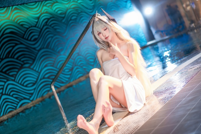 游戏《碧蓝航线》重巡洋舰—库尔斯克换装「雾中雪狼」cosplay-ACG宅月季