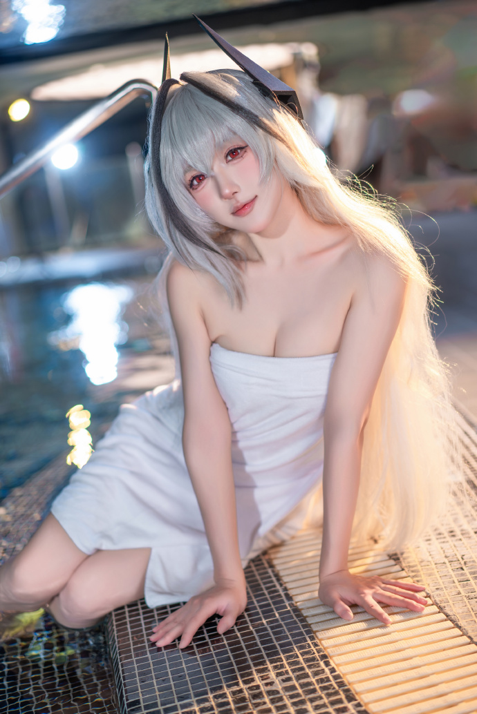 游戏《碧蓝航线》重巡洋舰—库尔斯克换装「雾中雪狼」cosplay-ACG宅月季