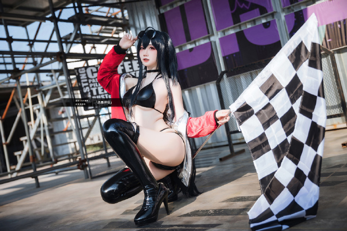 《碧蓝航线》大凤换装「恋慕伴侣」cosplay