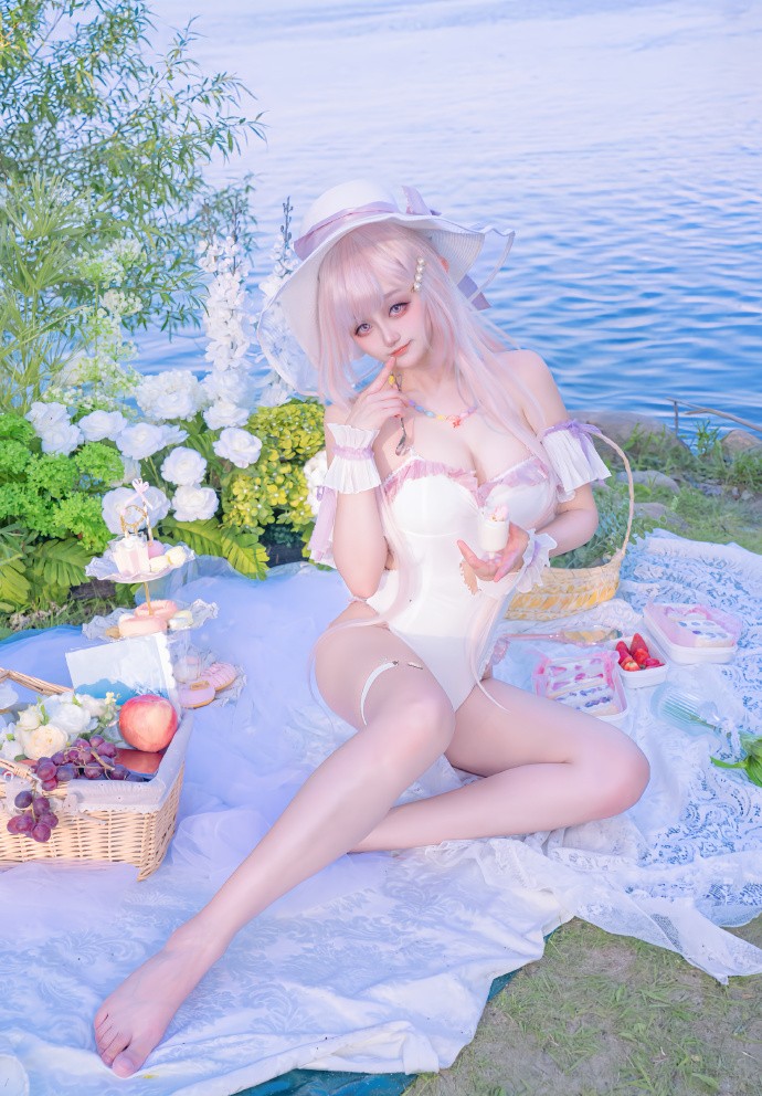 游戏《碧蓝航线》普利茅斯的泳装cosplay