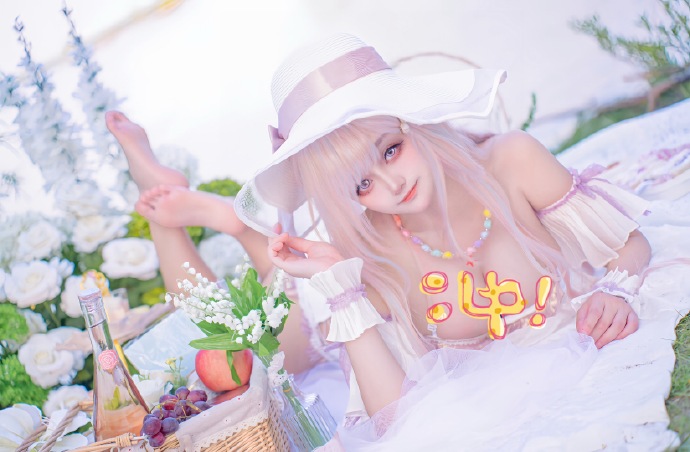 游戏《碧蓝航线》普利茅斯的泳装cosplay